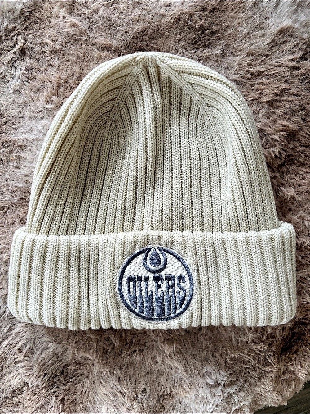 NHL Oilers Cuffed Beanie in Cream Like New